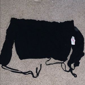 Off-the-shoulder top